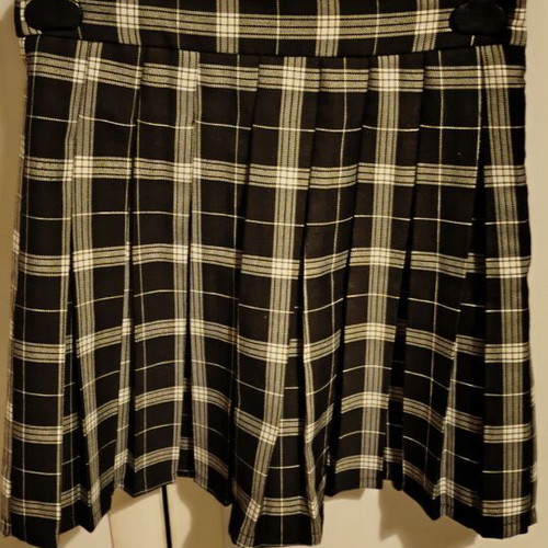 Terranova pleated short skirt size M like new, black and white