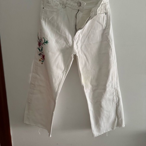 Zara white jeans with embroidered flower, like new, size S