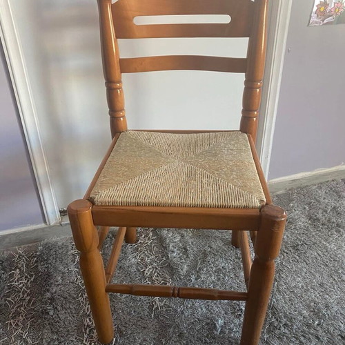 Wooden chairs traditional style, like new, set of 4