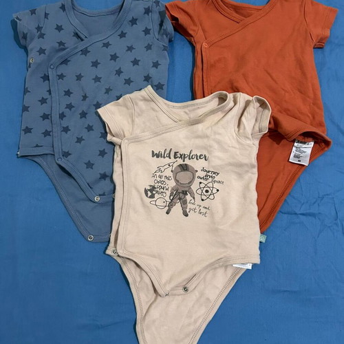 Baby bodysuits like new, pack of 3, 9-12 months