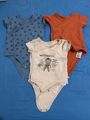 Baby bodysuits like new, pack of 3, 9-12 months