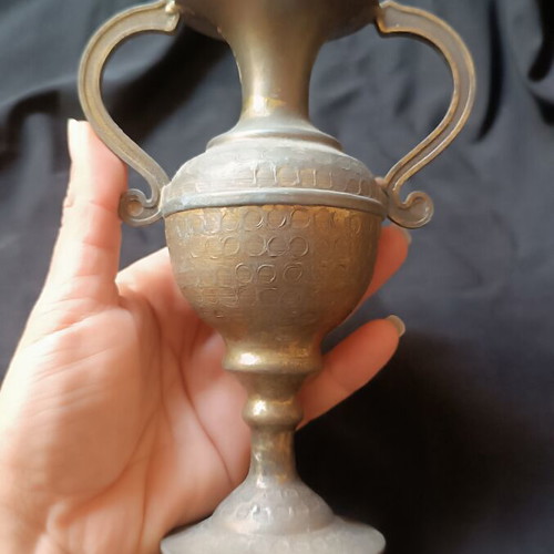 Bronze amphora used with embossed decoration