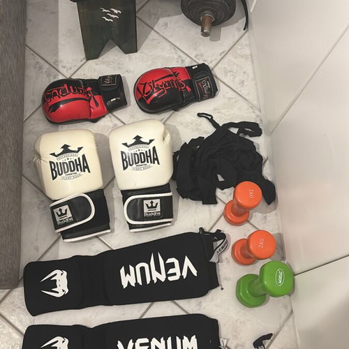 Kickbox gloves 12oz, MMA gloves, Venum shin guards, weights and wraps
