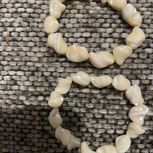 Set of 5 women's bracelets used, including shells and pearls