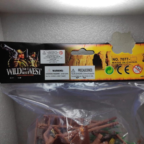 Wild West Indian Figures Set with Totem and Accessories, like new