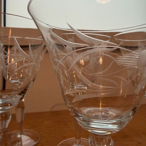 Set of 12 vintage cocktail glasses with engraved design like new
