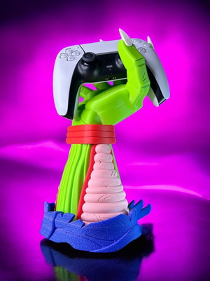 Universal Controller Stand inspired by Piccolo for PS5 and Xbox