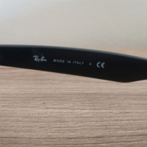 Rayban Wayfarer sunglasses, unisex, authentic, black