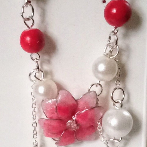 Handmade Spring bracelet new with red and white pearls