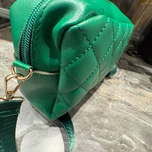 Quilted green crossbody shoulder bag new, unused