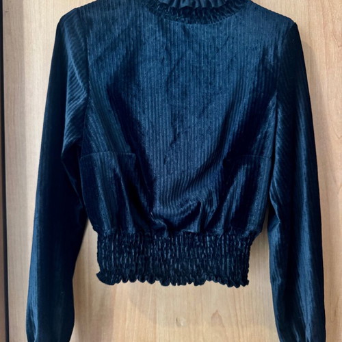Black ribbed blouse with ruffles, like new, size M