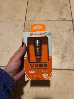 Car charger with 2 fast charging ports new