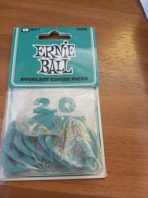 Ernie Ball 2 mm guitar picks set of 12 green new