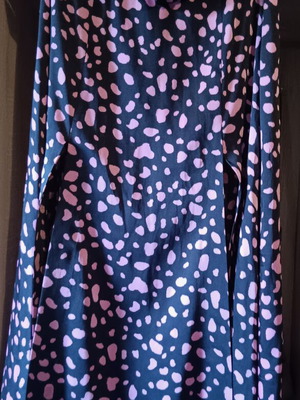 Zara skirt small size, like new, 100% polyester, with front slits