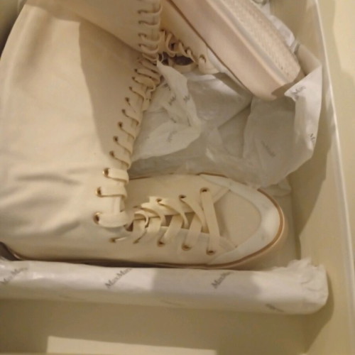 Max Mara boots new beige white with zipper and laces