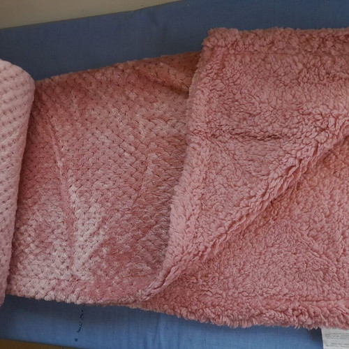 Decorative throw blanket for armchair, pink, popcorn texture