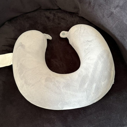 Travel pillow like new, gray color