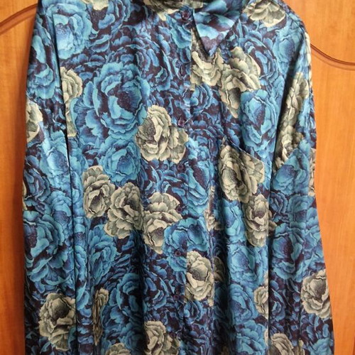XXLoVe shirt green with satin weave like new
