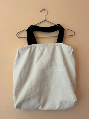 A To Z Greek shoulder bag like new, white with black handles