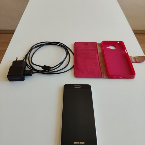 Samsung Galaxy A3 (2016) 16GB Gold like new with charger, case, headphones, box