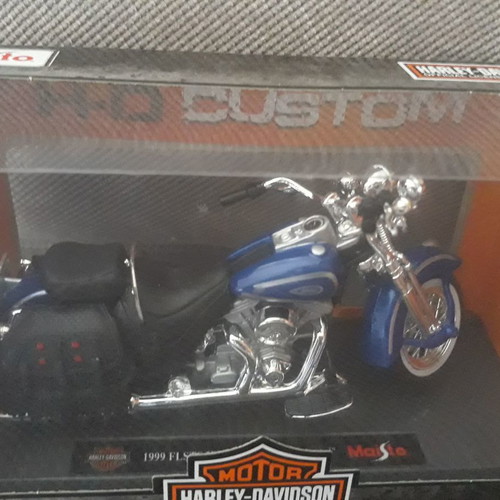 Harley Davidson 1999 FLSTS Heritage Springer син 1:18 мащаб