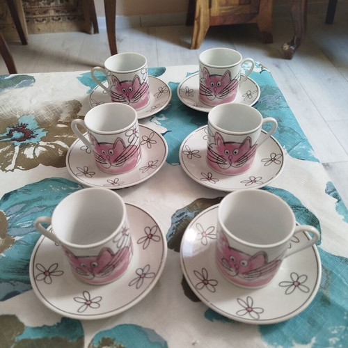 Serving set of 6 cups and saucers like new