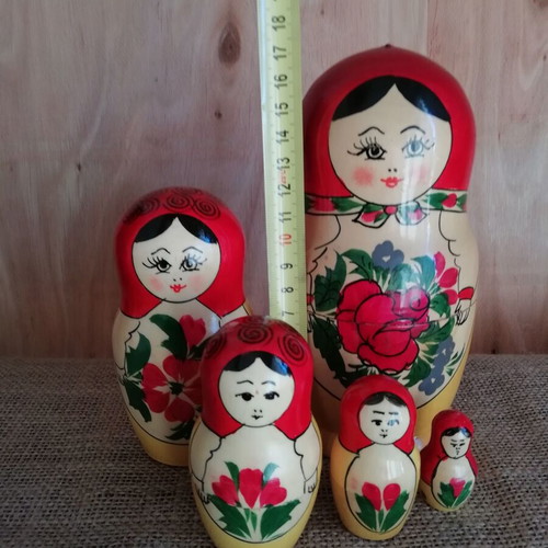 Vintage wooden Babushka 5 dolls like new