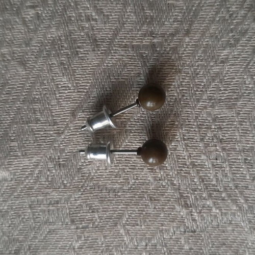 Earrings new in khaki color