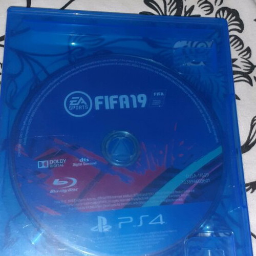 FIFA 19 PS4 game like new, 2 discs with 1 not working
