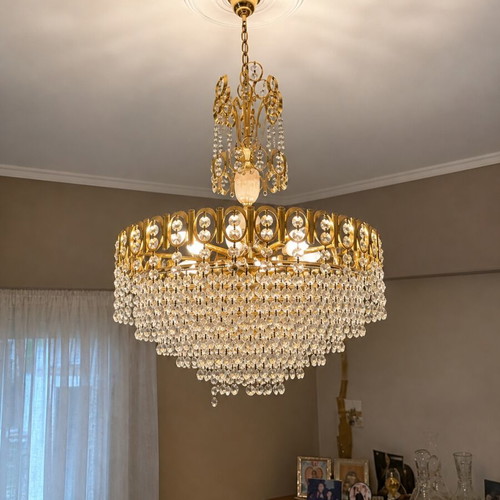 Classic crystal chandelier like new with gold finish