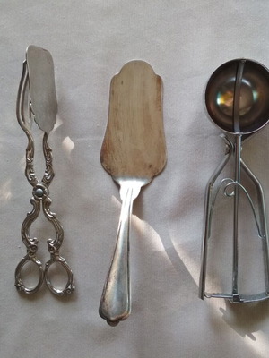 Silver-plated serving utensils used, set of 3 pieces