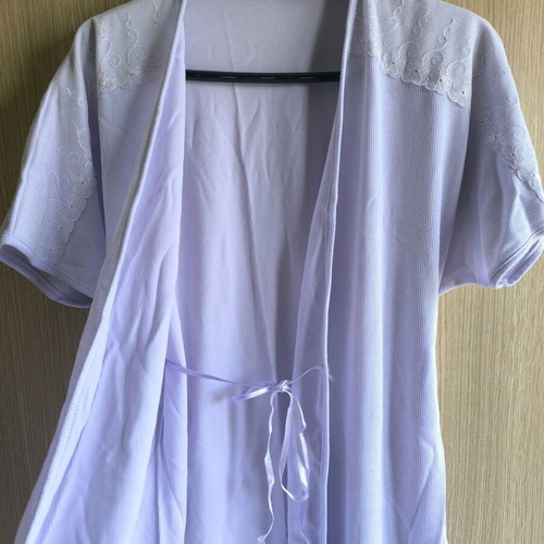 Women's robe like new with belt, purple