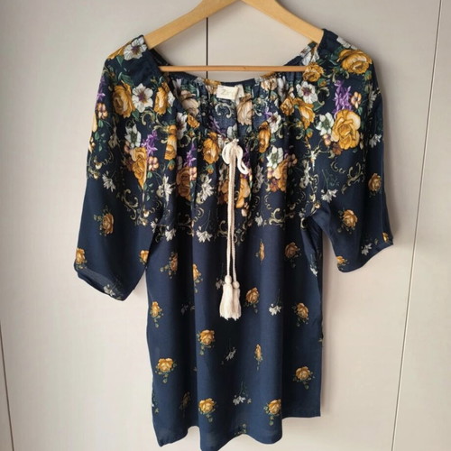 Women's floral blouse like new, size L, multicolored