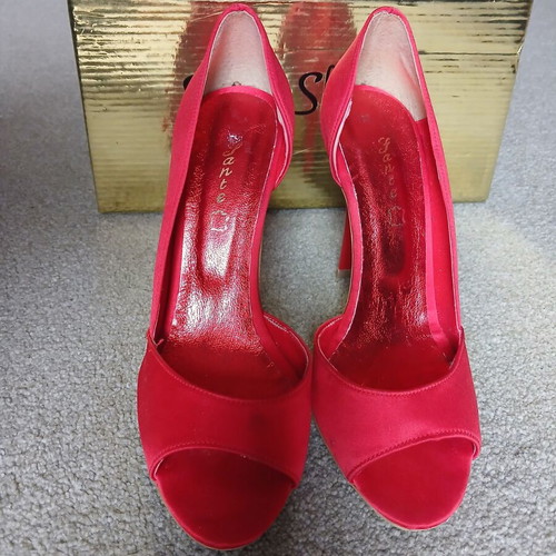 Red satin peep-toe stilettos size 37 like new