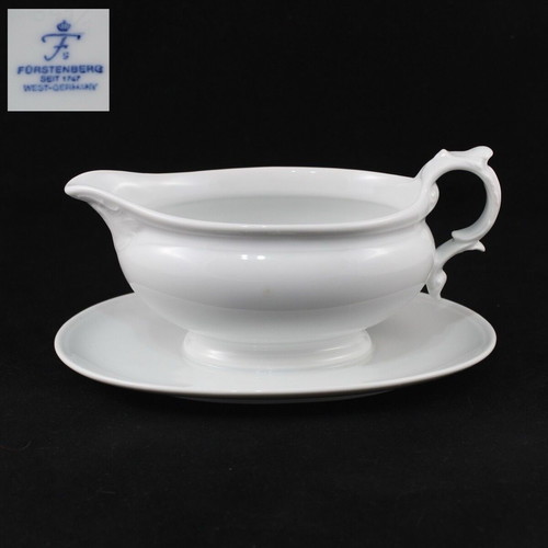 Porcelain Fürstenberg sauce boat like new, German rococo design