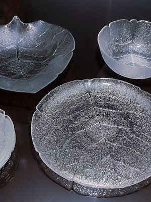 Vintage Arcoroc France "Aspen" leaf-shaped dinnerware set like new
