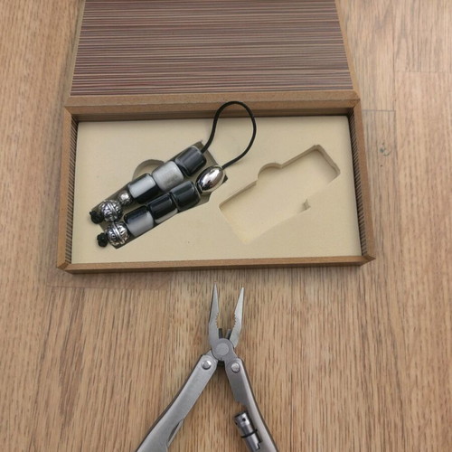 Multitool in gift case new with begleri