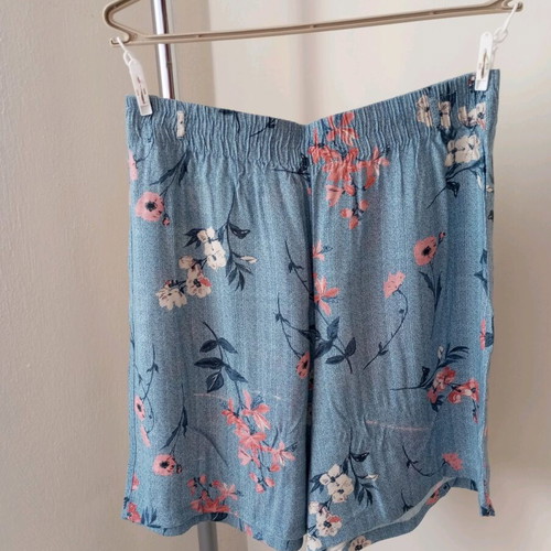 Floral print women's bermuda shorts, size L