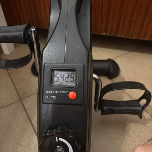 Exercise bike used for physiotherapy with adjustable pedals