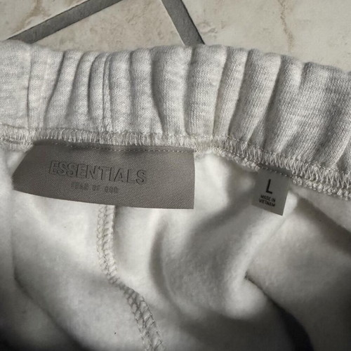 Essentials Fear of God Fog light oatmeal shorts, size medium