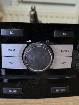 Στερεοφωνικό αυτοκινήτου CD 30 MP3 συμβατό με Opel 2003-2010, σαν καινούργιο