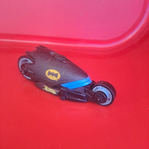 Hot Wheels Batman Thunder Cycles 2006 and Batman vehicle