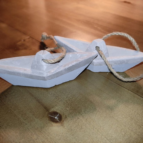 Ceramic decorative boats set of 2, like new