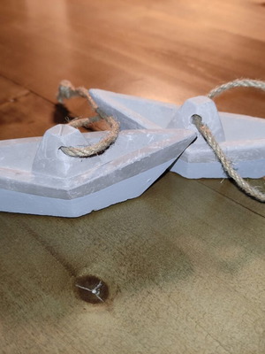 Ceramic decorative boats set of 2, like new