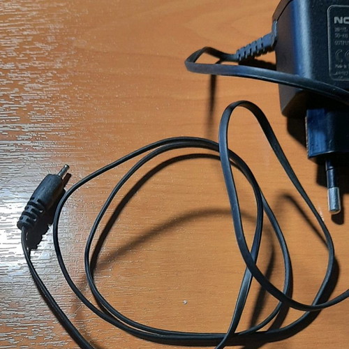 Nokia 2330c-2 cell phone used, working with battery and charger