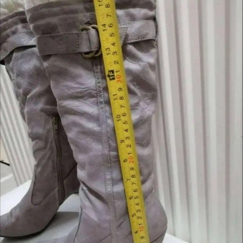 Symbol boots used size 37 grey with white knit detail