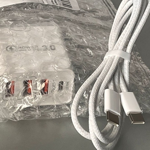 Charger set 20W with 1x USB-C, 3x USB-A and MU2G3ZM/A Apple cable new
