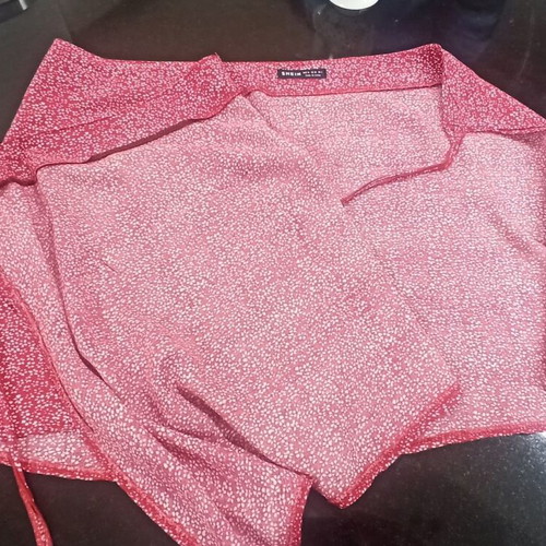 Shein wrap skirt like new, short red with small white flowers
