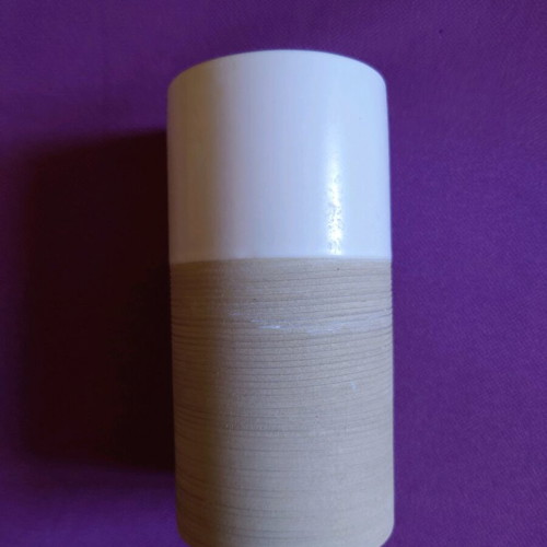 Toothbrush and toothpaste holder stand like new in white and beige