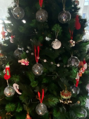 Χριστουγεννιάτικο δέντρο μεταχειρισμένο 3 μέτρα με κλαδιά κατά χρώματα